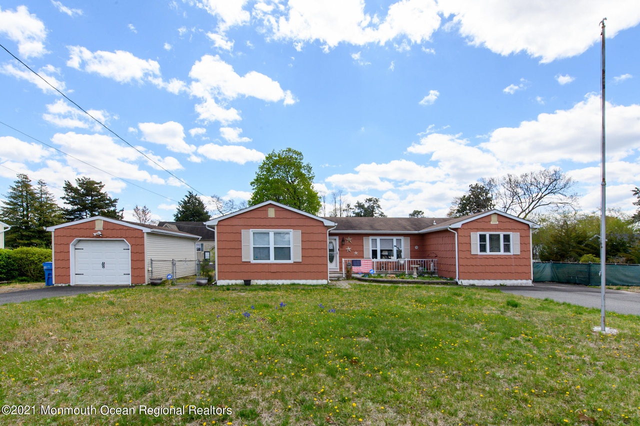 Home at 1132 Commonwealth Blvd